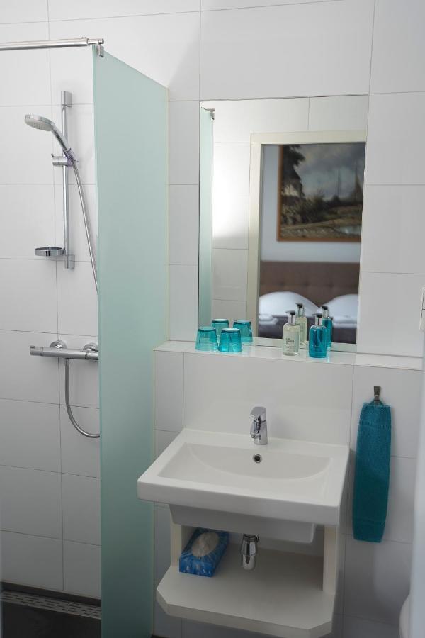 Twin Room,1758281944:JPEG
