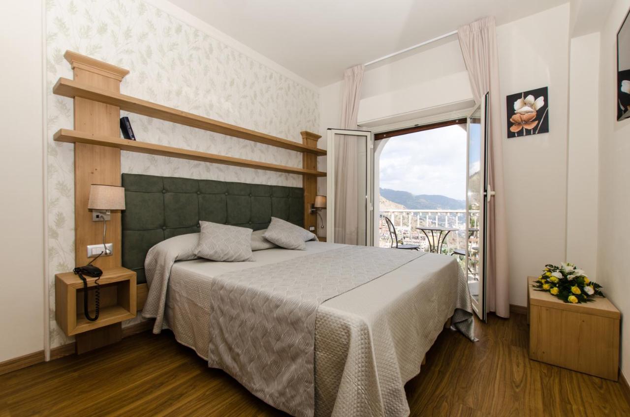 Deluxe Double Room with Balcony and Sea View,1274744146:JPEG