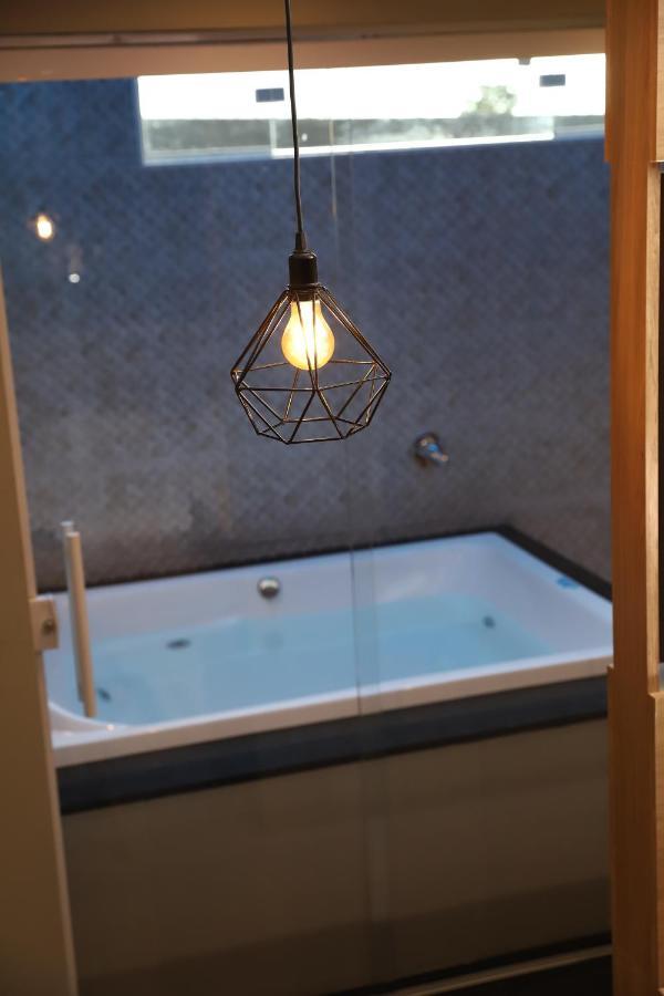 King Room Spa Bath