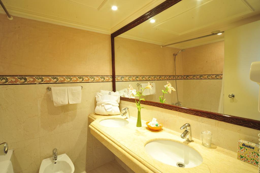 Chambre Double - Vue sur Piscine