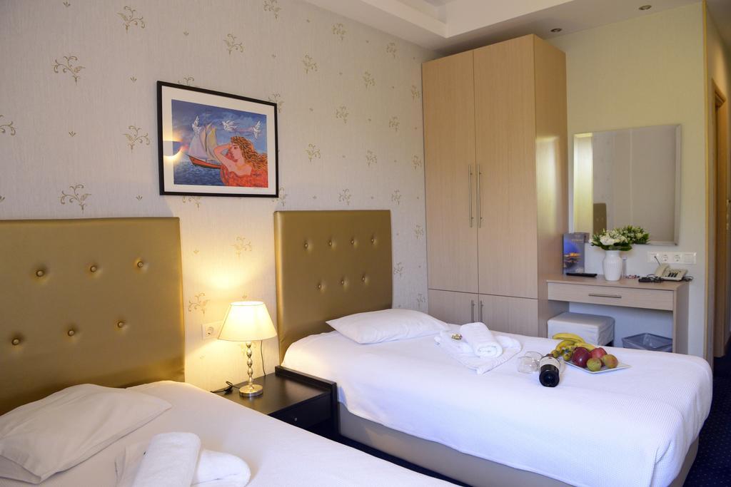 Double or Twin Room Extra Bed