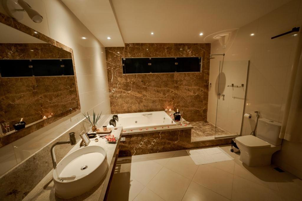 Deluxe Suite Spa Bath