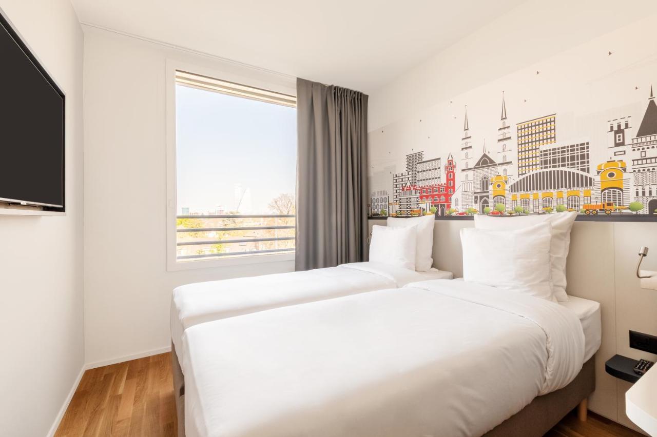 Twin Room,1758857201:JPEG