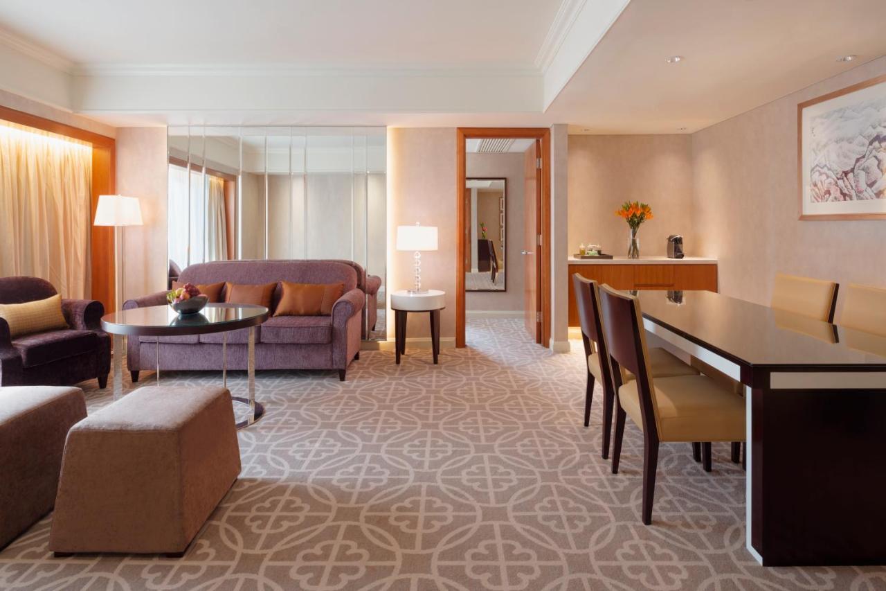 Two-Bedroom Family Suite, 1 King Bed & 2 Twin Beds