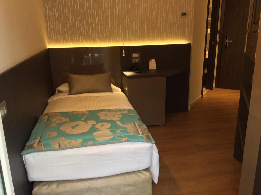 Single Room,965545060:JPEG