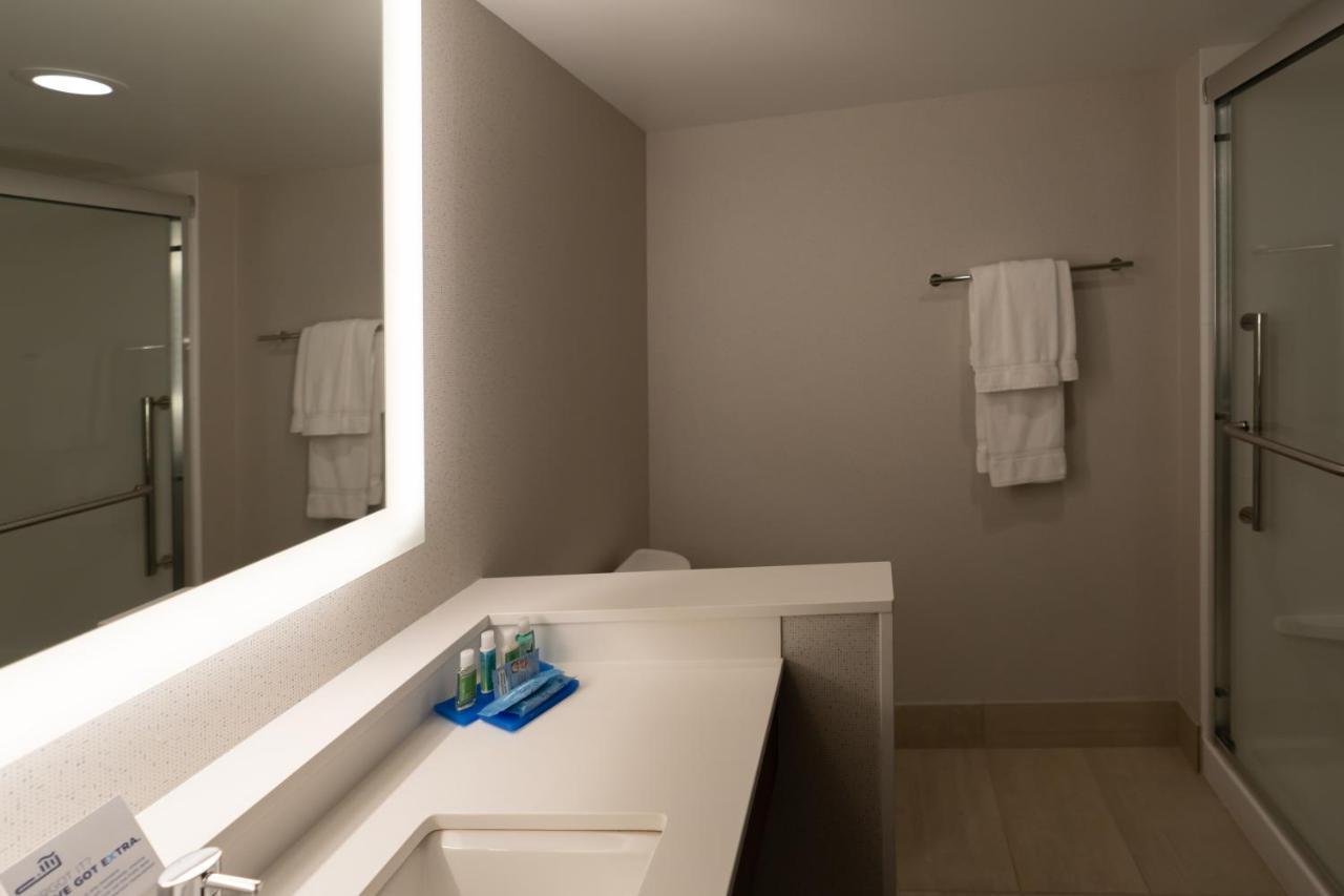 King Room Mobility Access or Non-Smoking