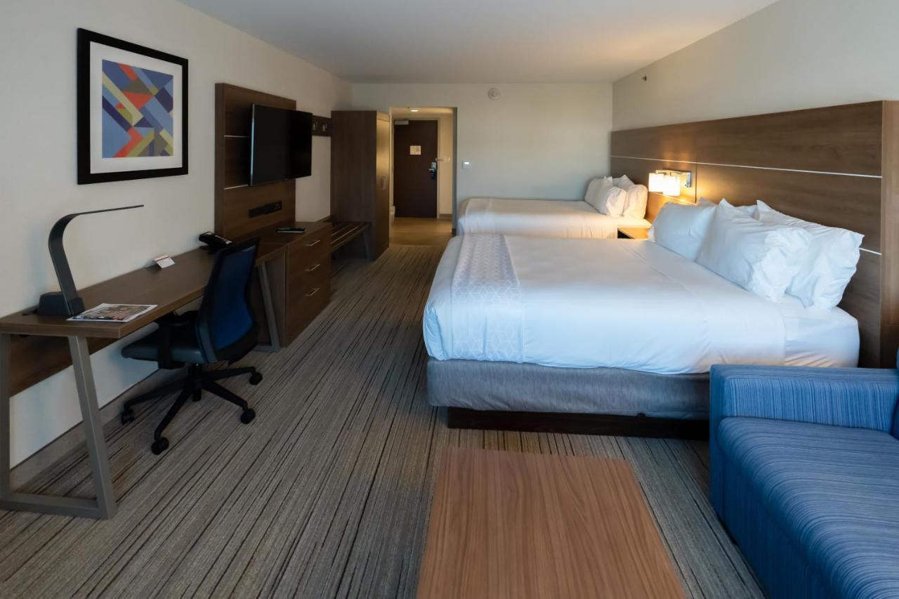 Standard Queen Room Two Queen Beds