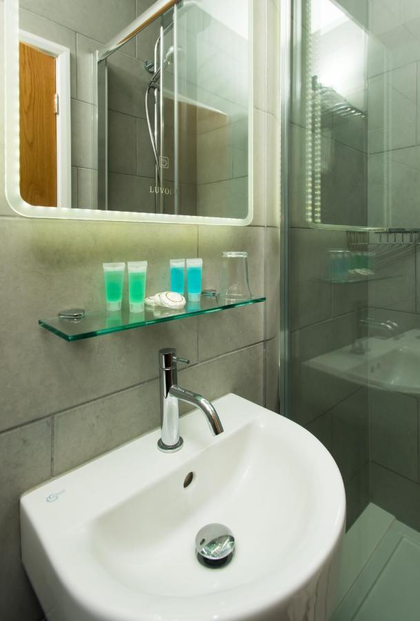 Double Room Private Bathroom