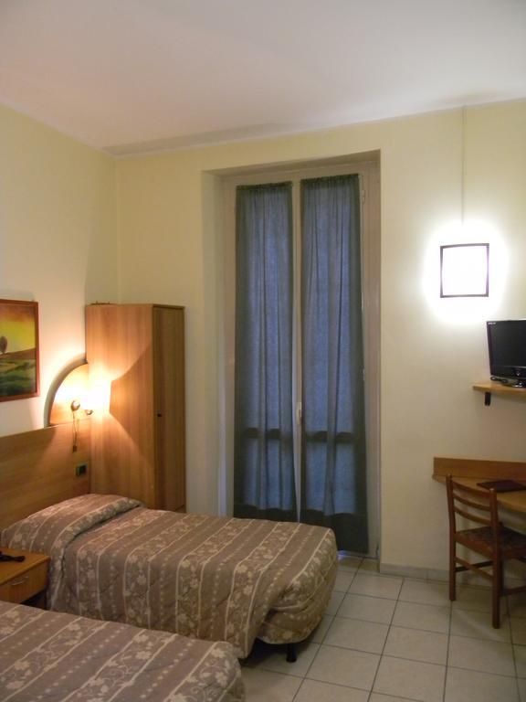 Twin Room,1774430753:JPEG