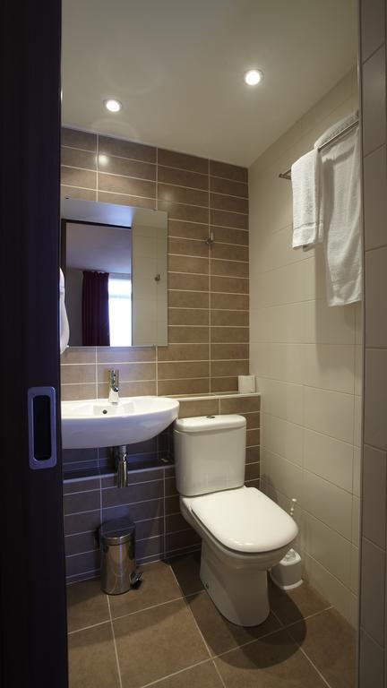 Single Room,664431009:JPEG