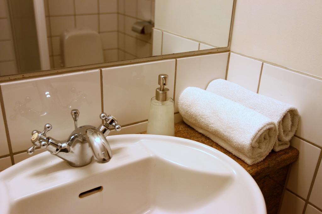 Camera Matrimoniale/Doppia con Letti Singoli con Bagno Privato