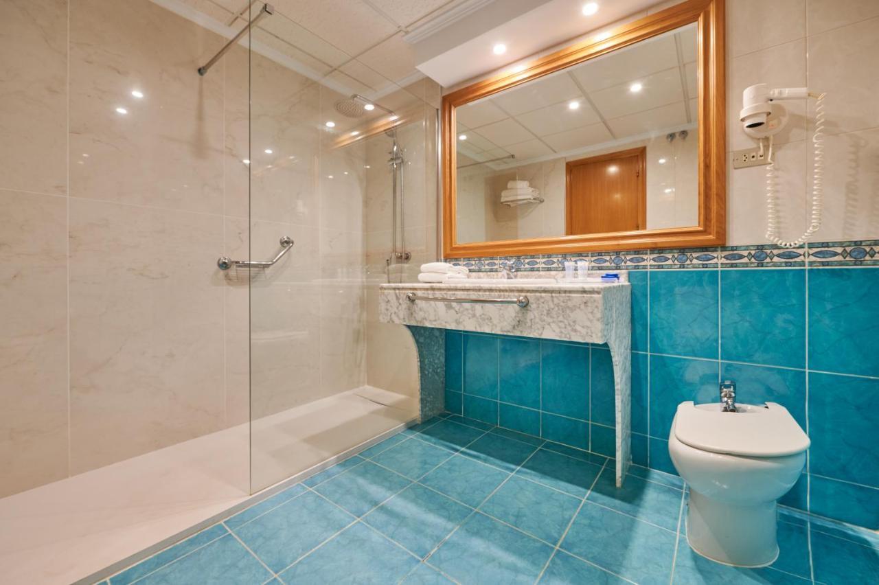 Double or Twin Room Sea View