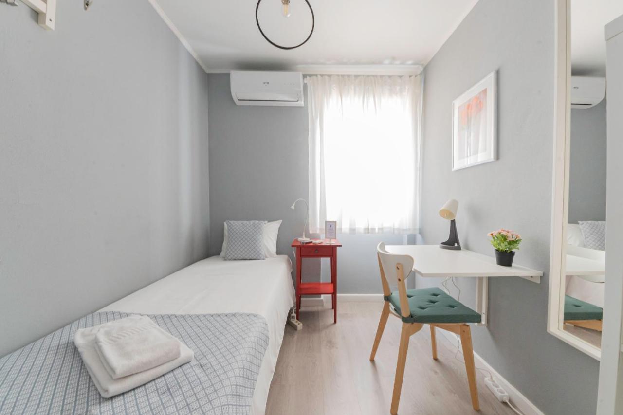 Single Room Private External Bathroom