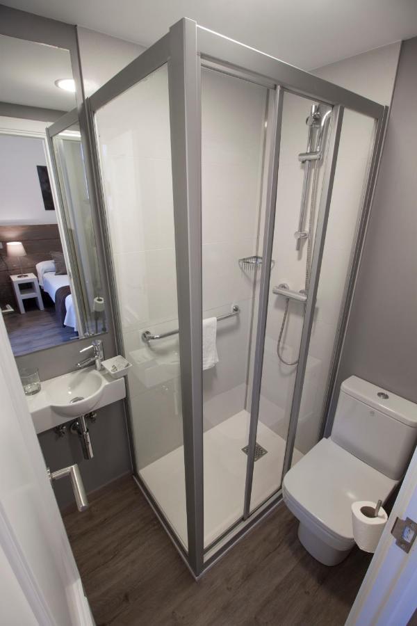 Tweepersoonskamer met 1 tweepersoonsbed of 2 aparte bedden aan de buitenzijde