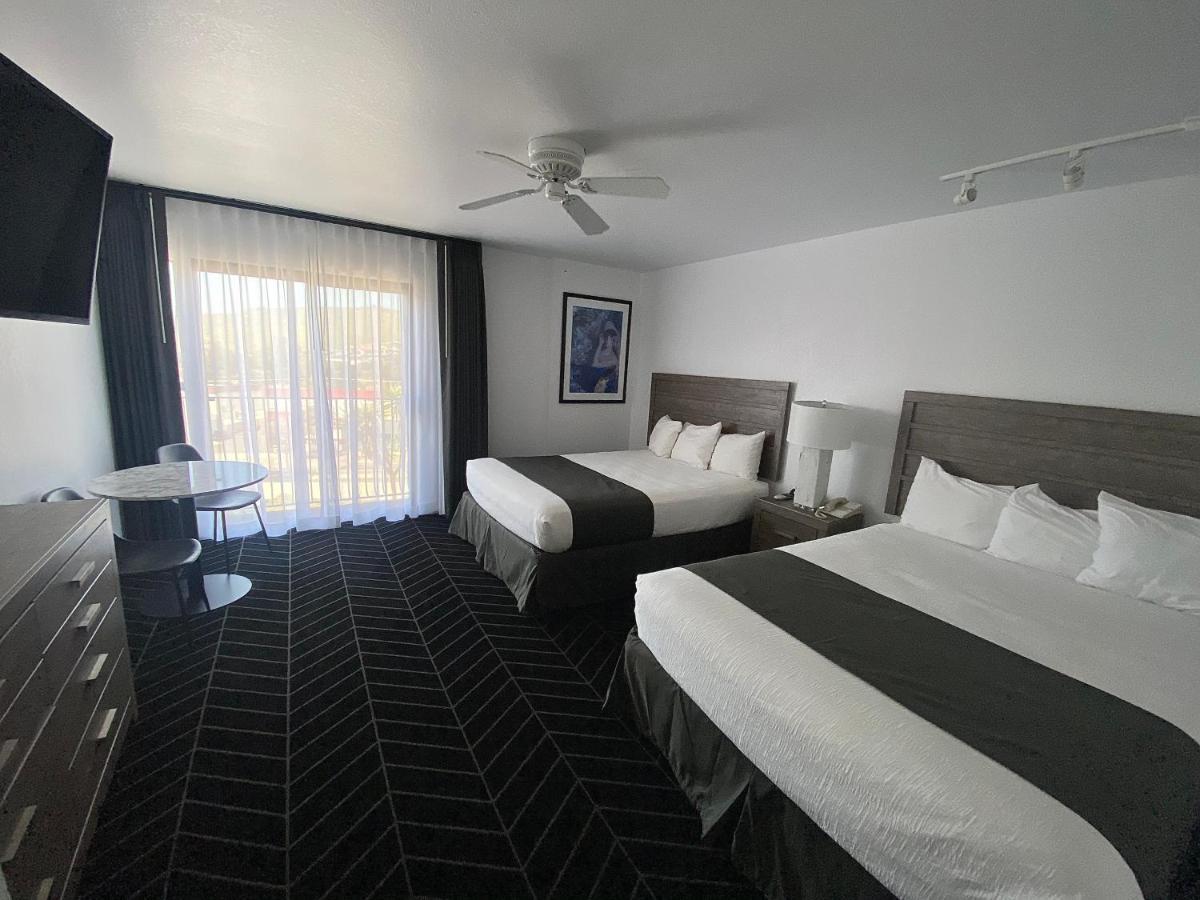2 Queen Beds Non Smoking