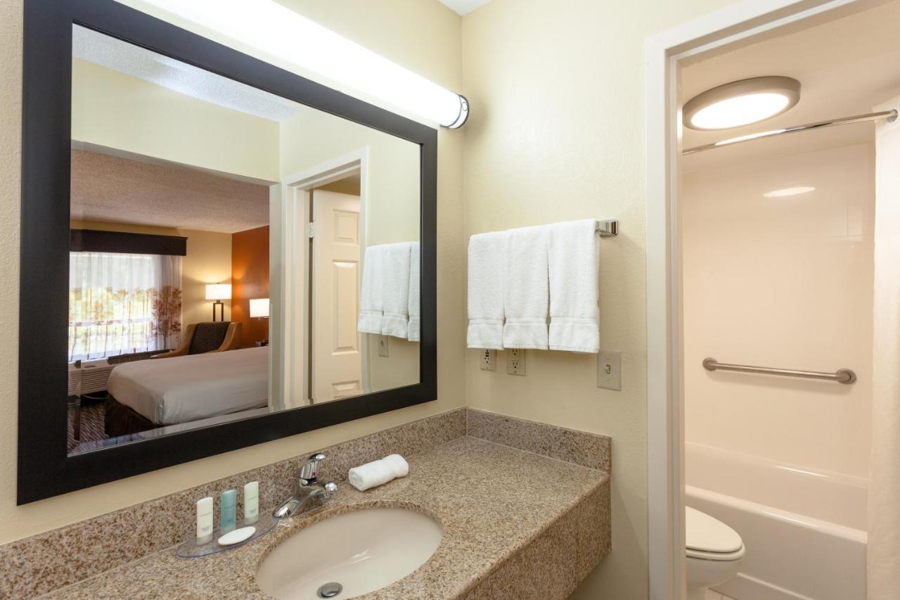 King Room - Accessible/Non-Smoking,1107893952:JPEG