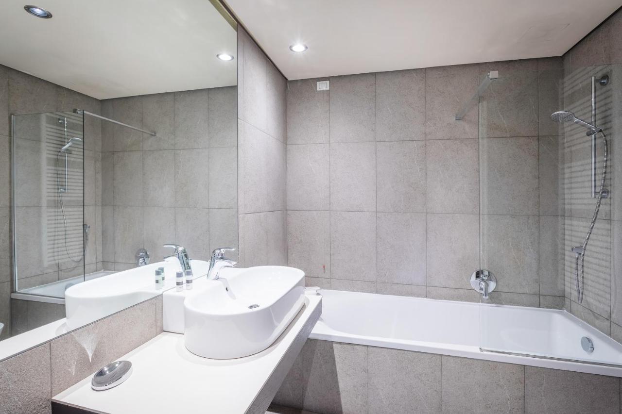 Deluxe Double or Twin Room Lake View