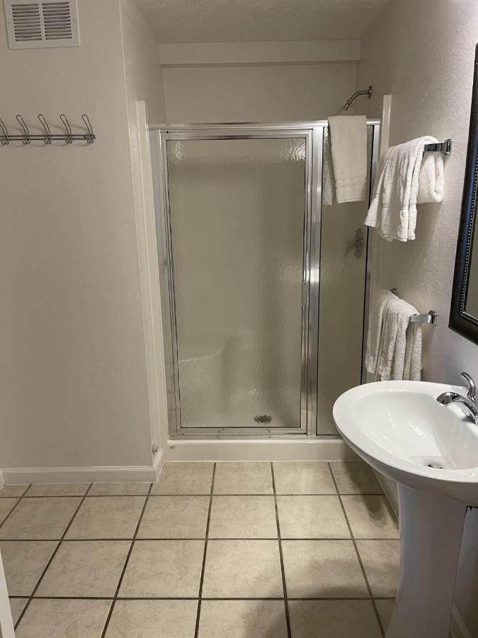 Family Room with Balcony,1108949142:JPEG