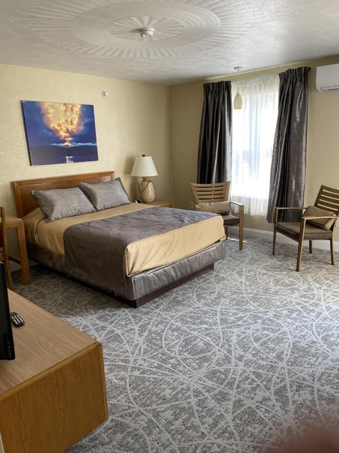 Standard Queen Room Lake View