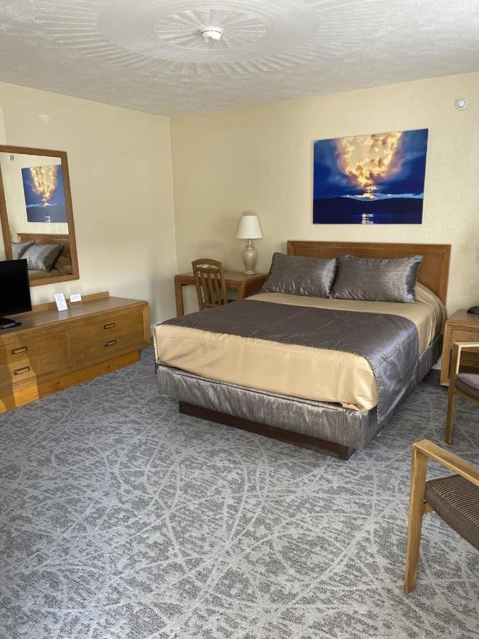 Standard Queen Room Lake View