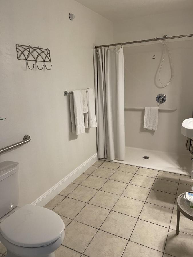Standard Queen Room Lake View