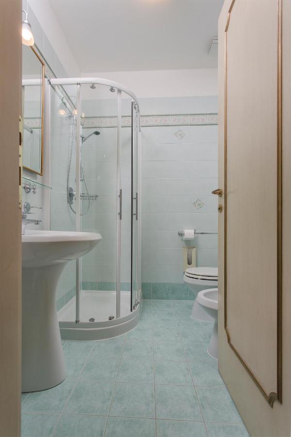 Deluxe Double or Twin Room Canal View
