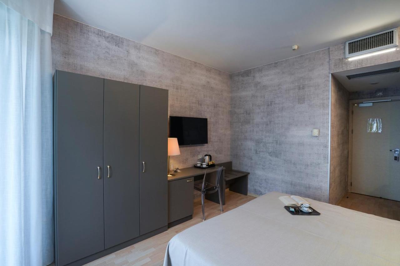 Double Room Balcony Partial Sea View