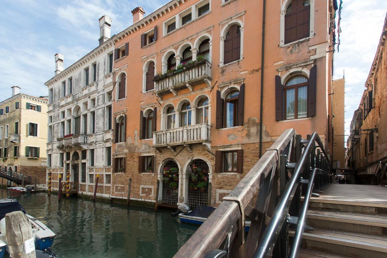 Deluxe Double or Twin Room Canal View