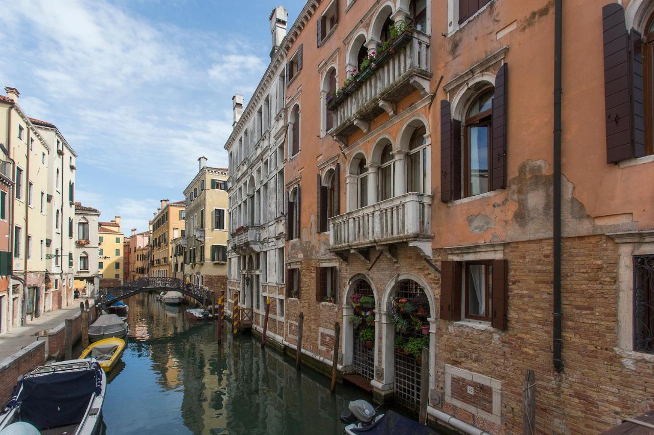 King Suite Balcony Canal View