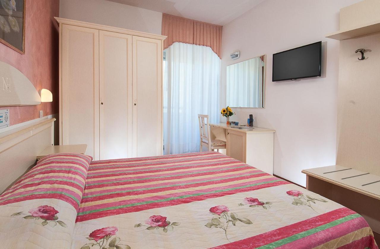 Double or Twin Room Side Sea View
