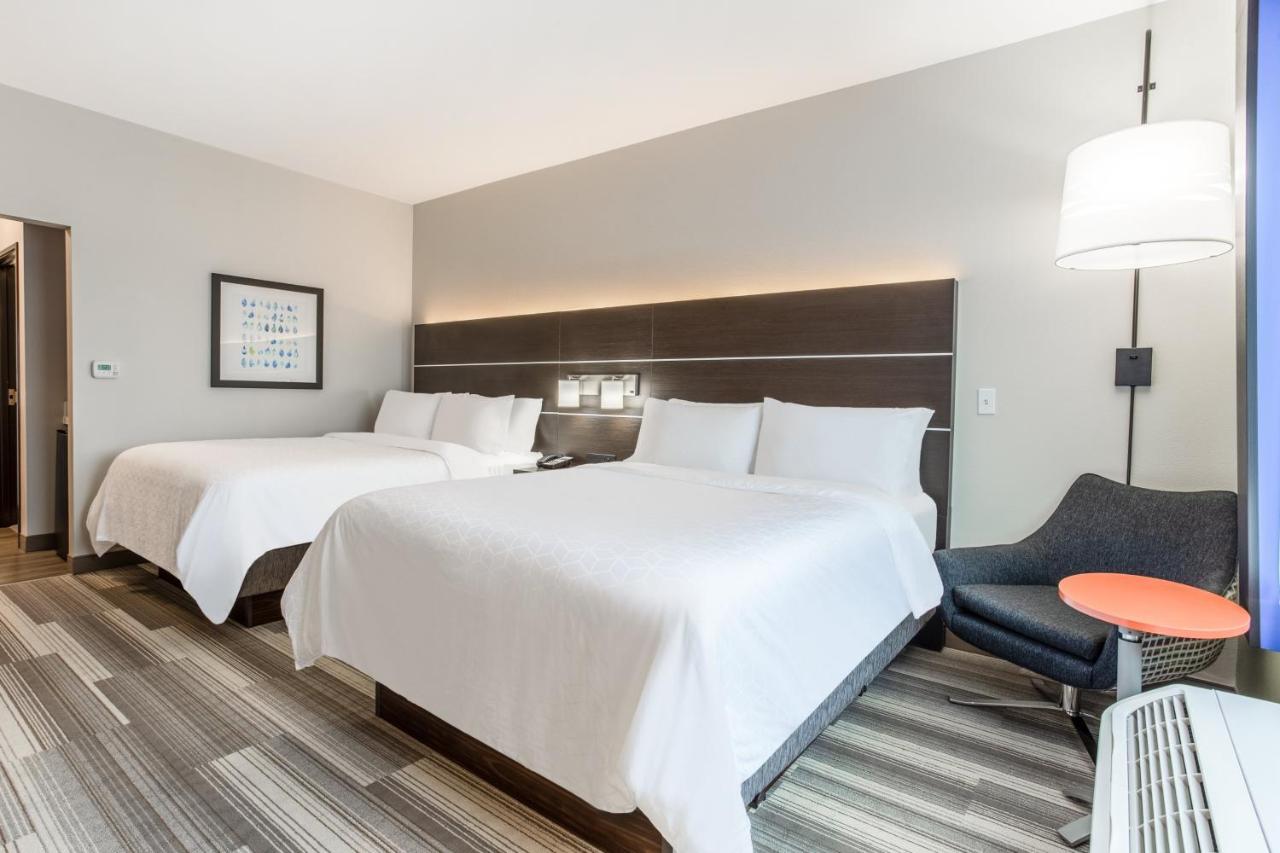 Standard Queen Room Two Queen Beds