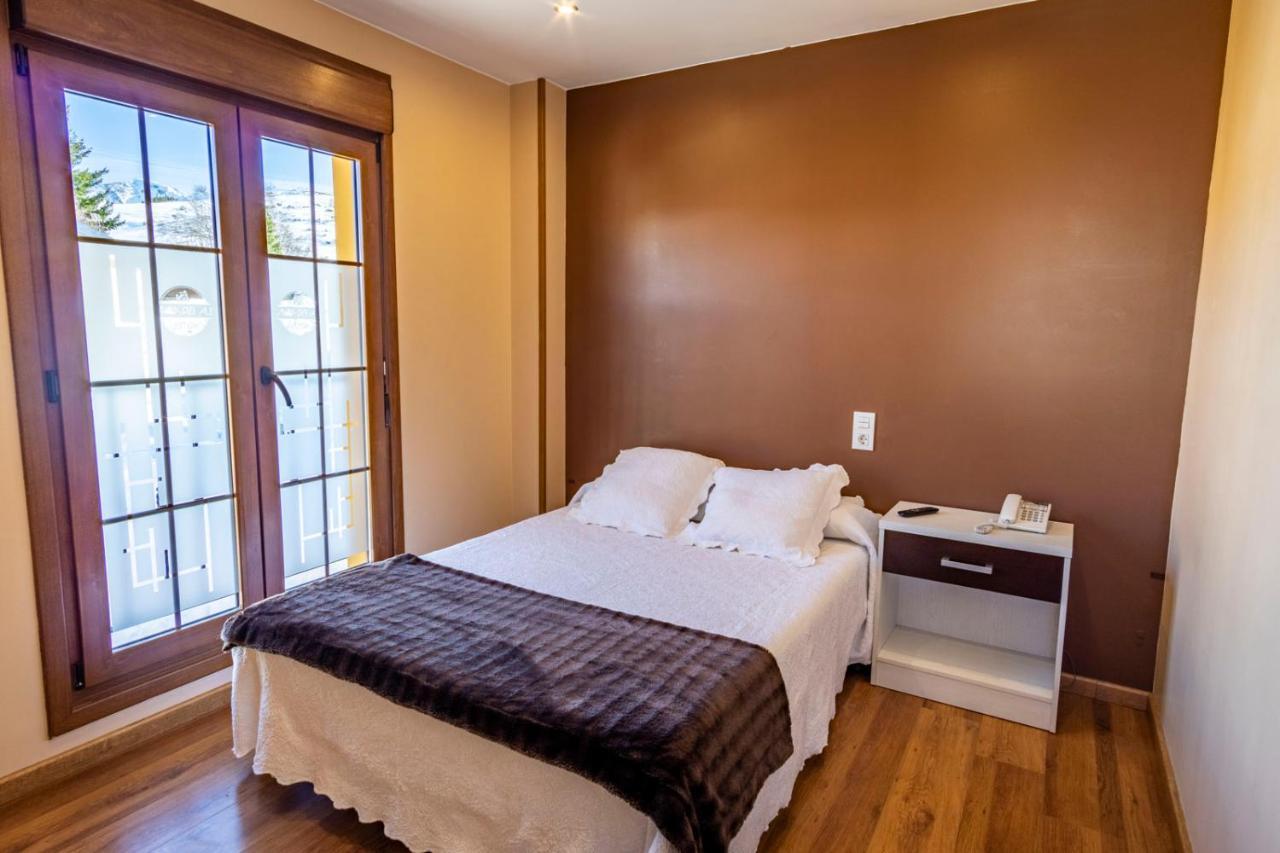 Habitación Doble con vistas a la montaña
