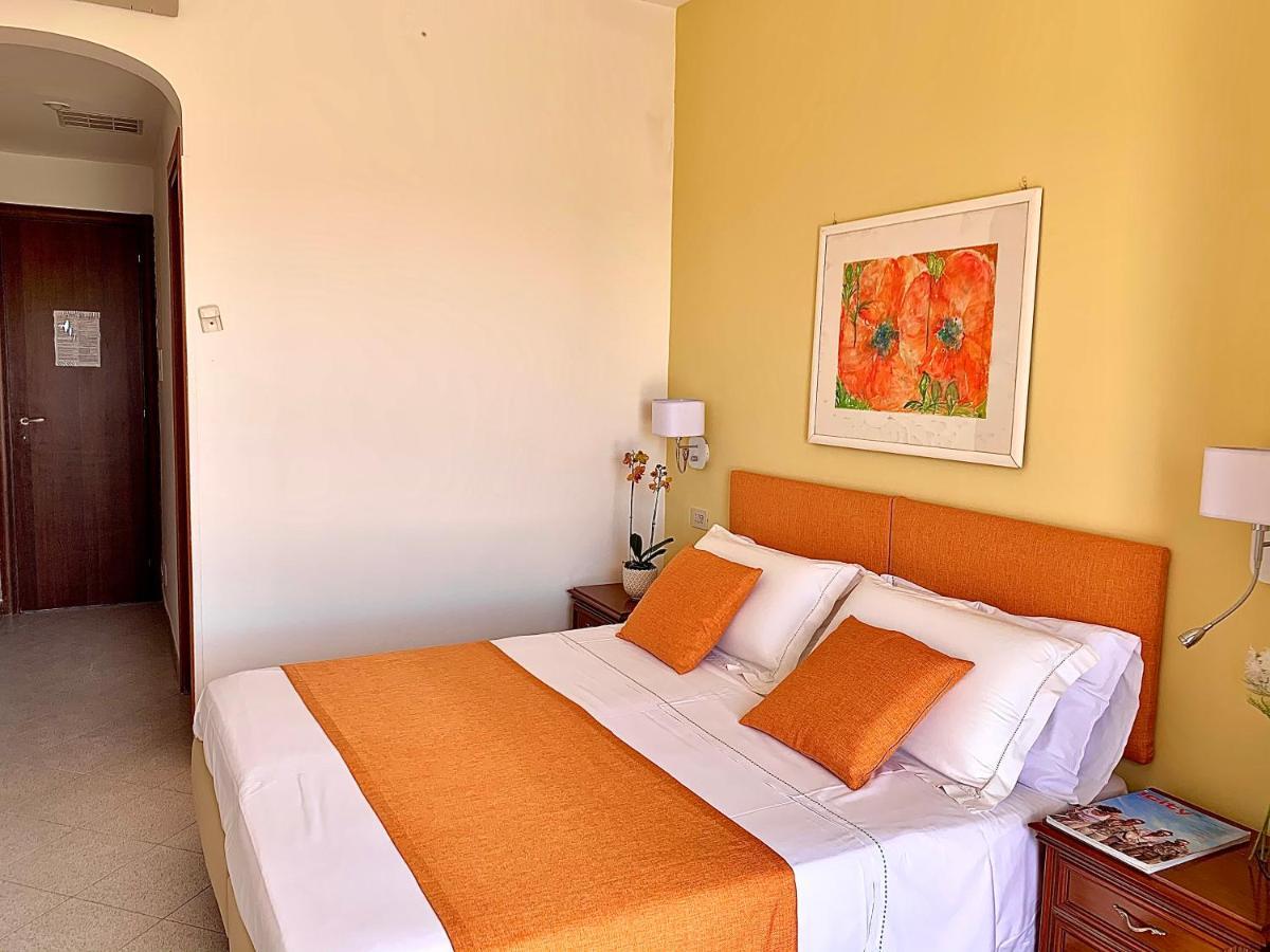 Double or Twin Room Sea View