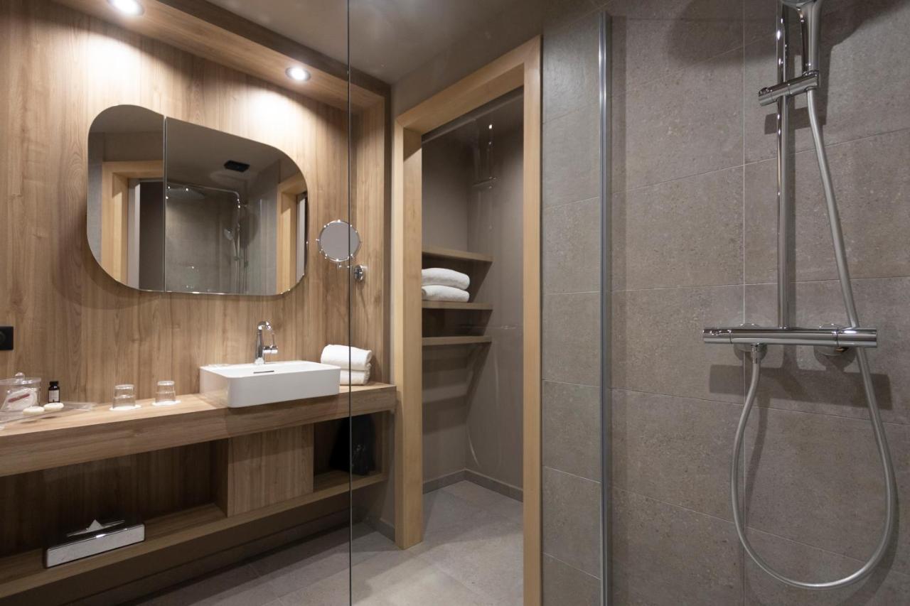 Double or Twin Room Partial Sea View