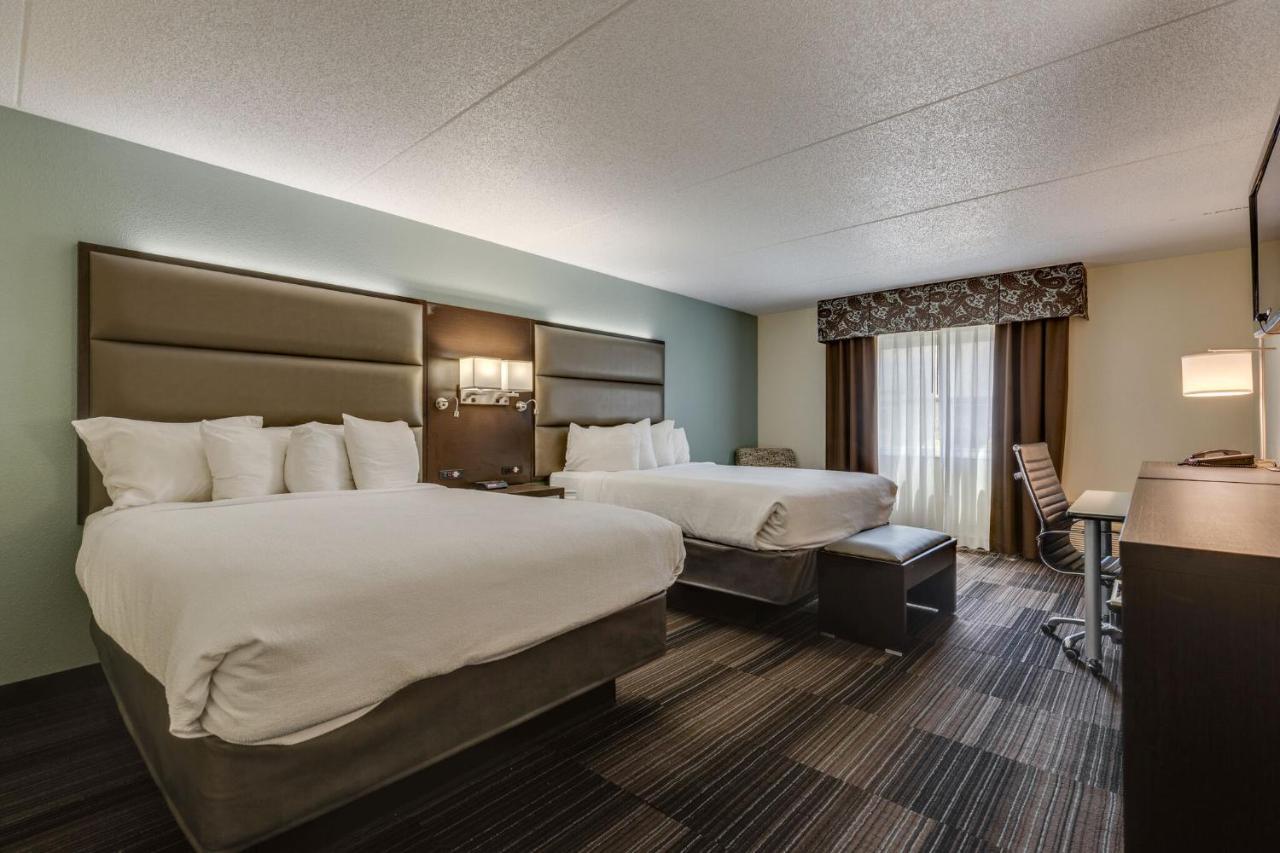 Two Queen Beds Balcony or Patio Complimentary Happy Hour M-Sa