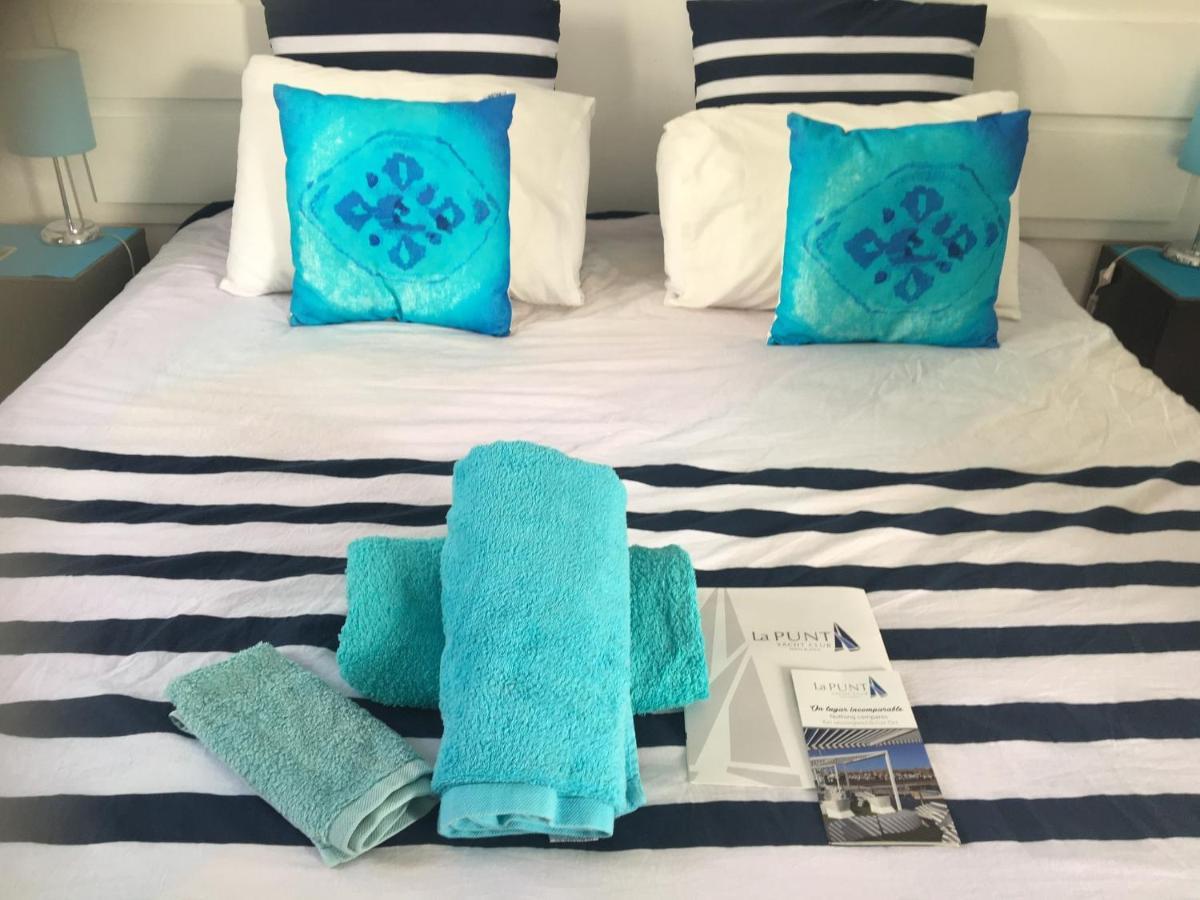 Deluxe Double or Twin Room Pool View