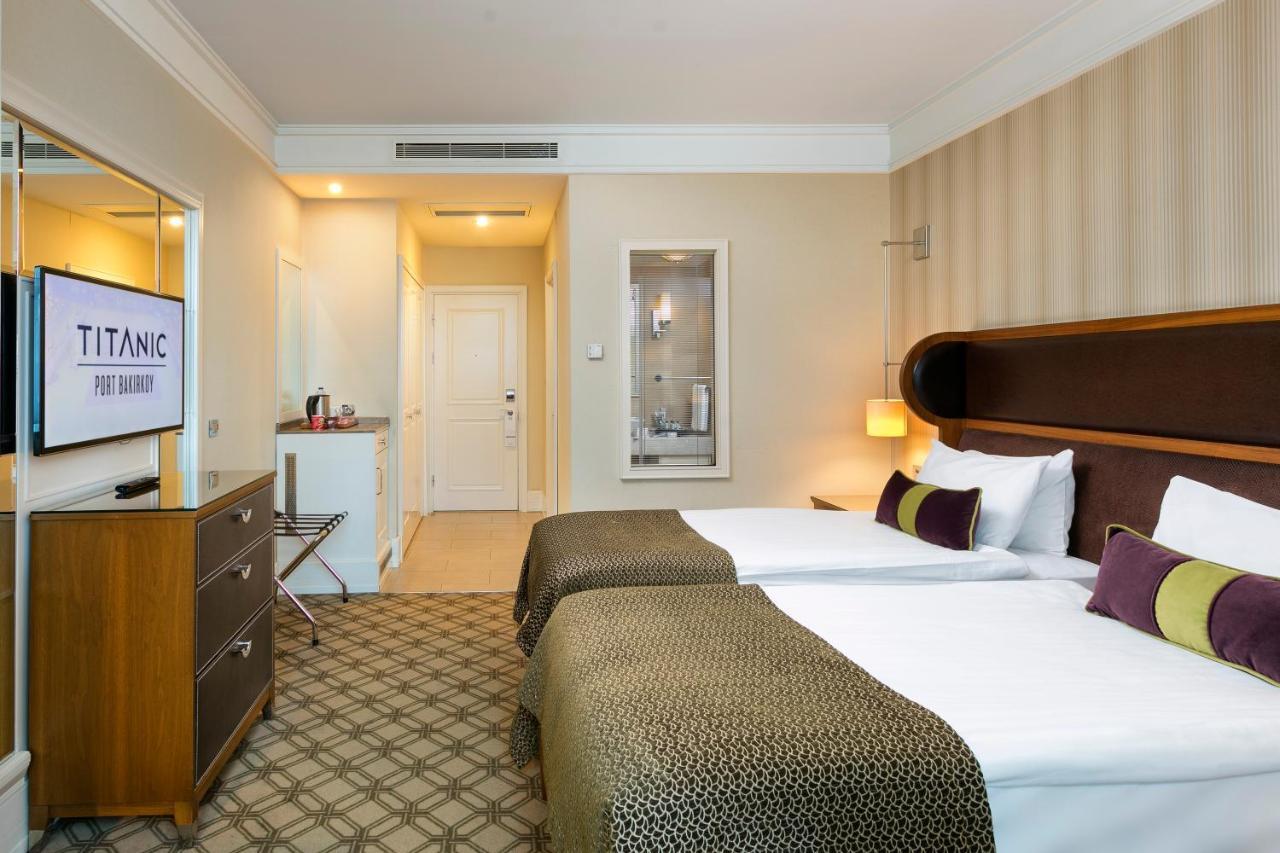 Superior Twin or Double Room with City View,789426582:JPEG
