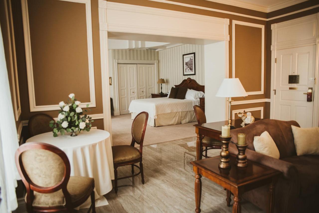 Deluxe Suite Spa Bath