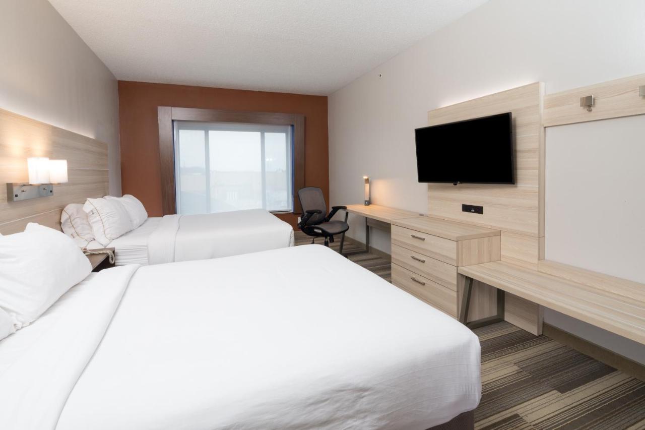Standard Queen Room Two Queen Beds