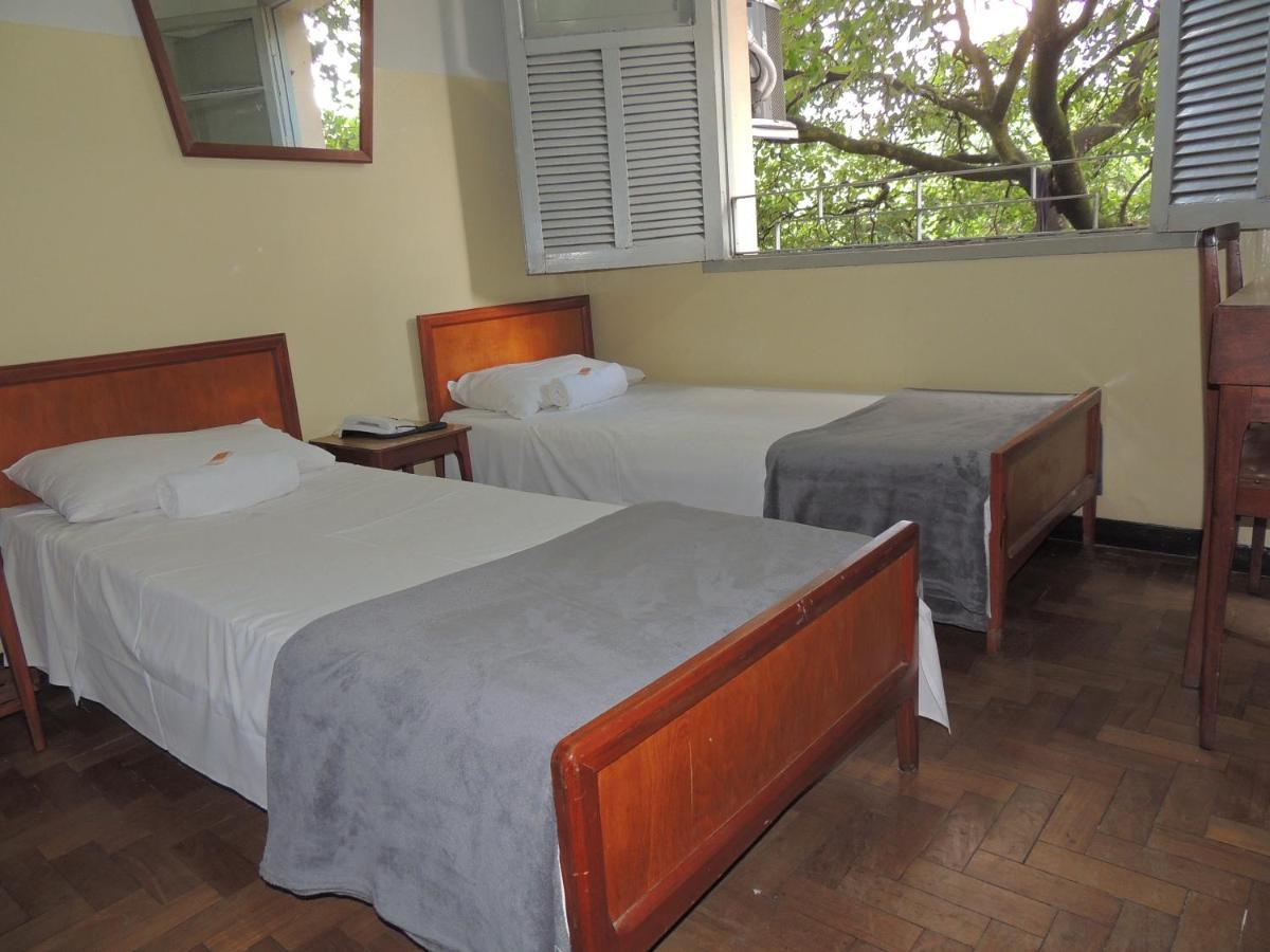 Quarto com 2 Camas de Solteiro