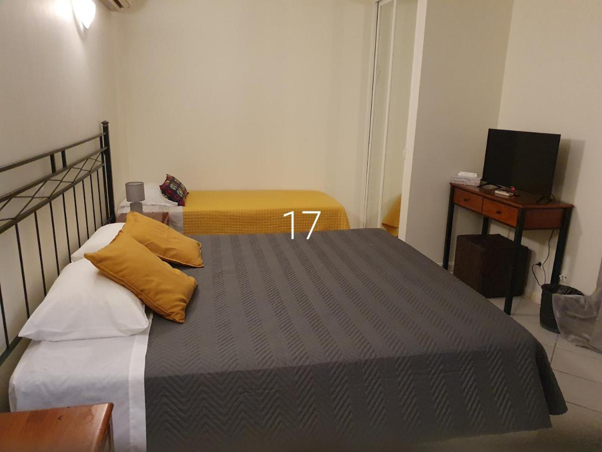 Quarto Duplo com Cama Extra