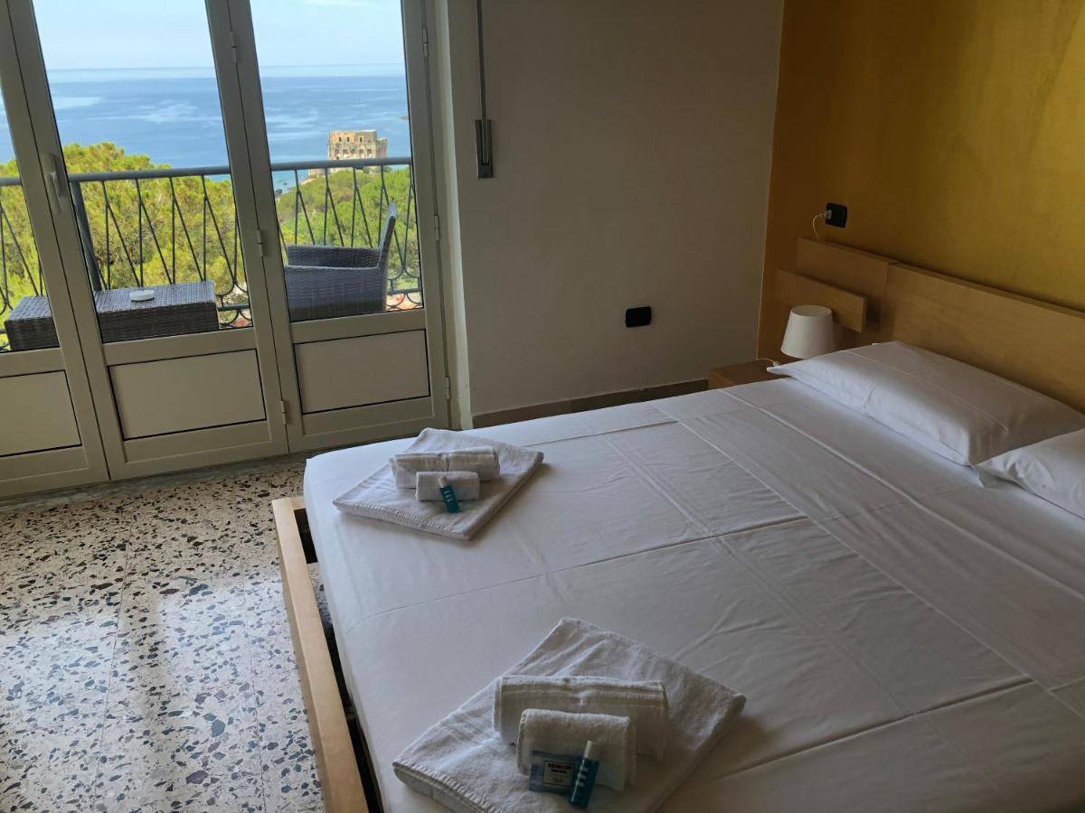 Deluxe Triple Room Sea View