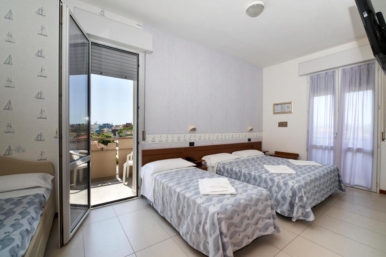 Quadruple Room Sea View Beach Access