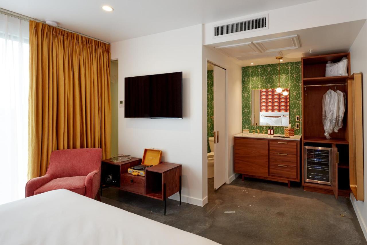 Mini King Room