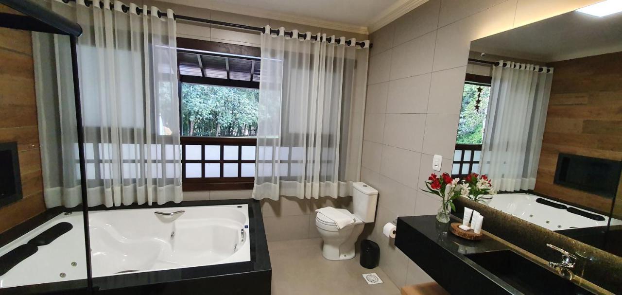 Deluxe Suite Spa Bath