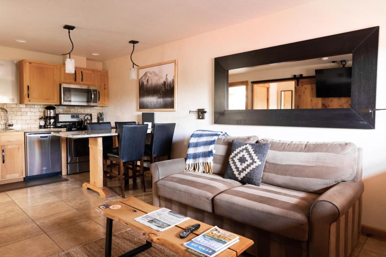 Deschutes River One-Bedroom King Suite