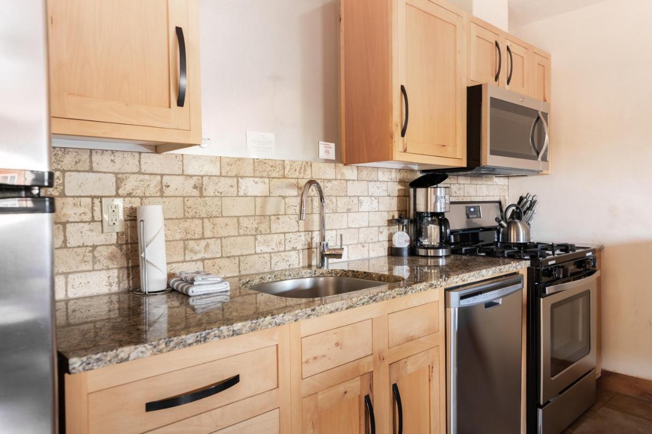 Deschutes River One-Bedroom King Suite