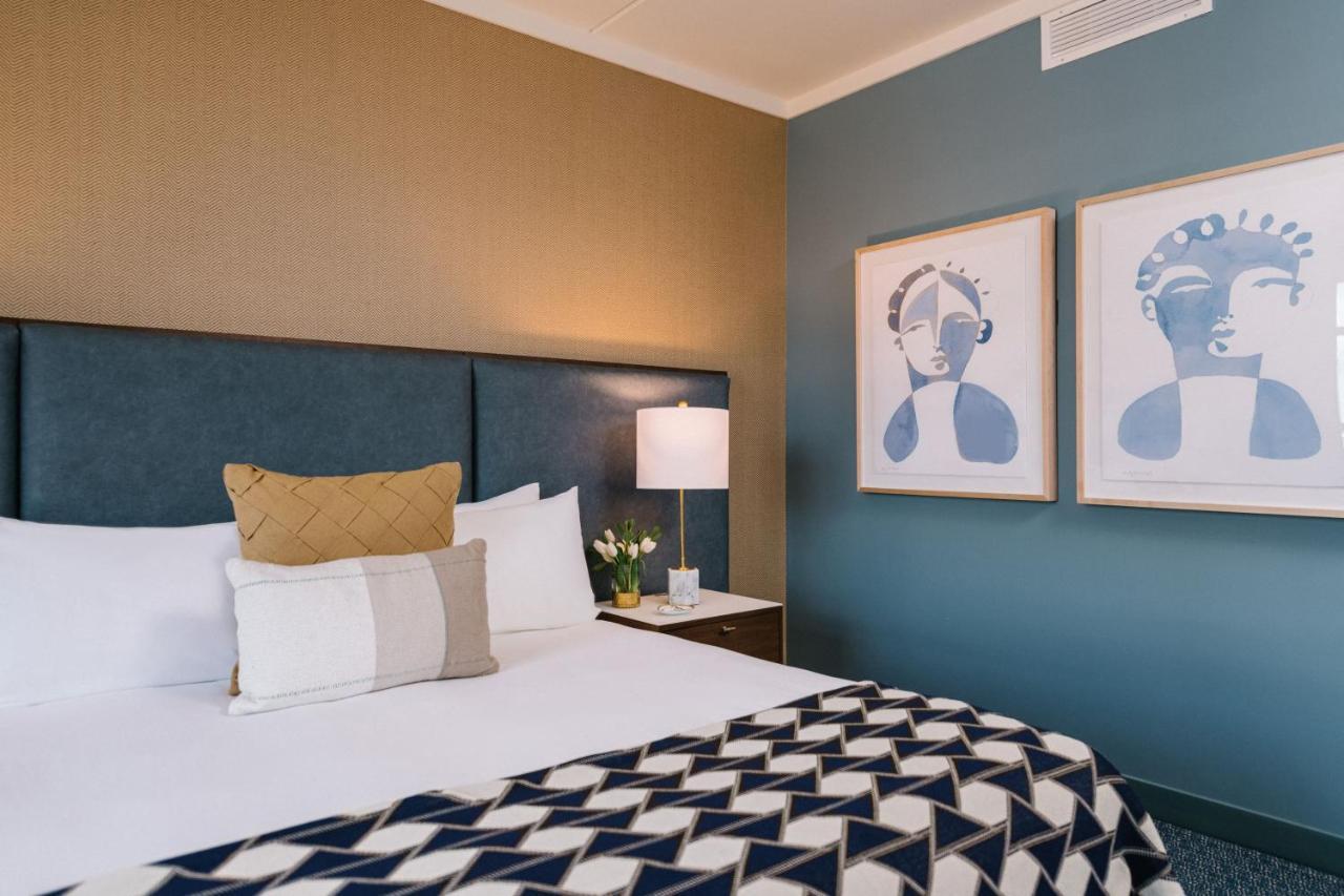 Corner Suite