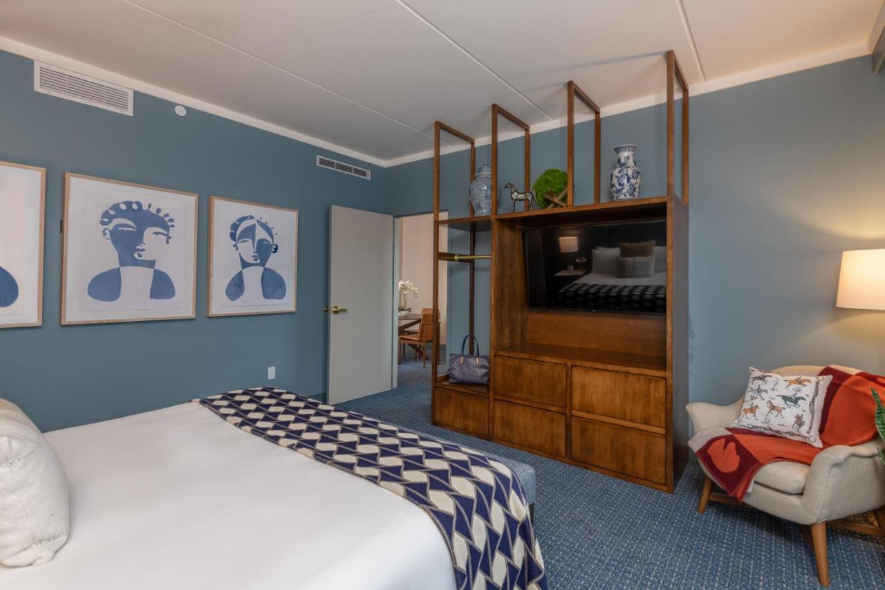 Corner Suite