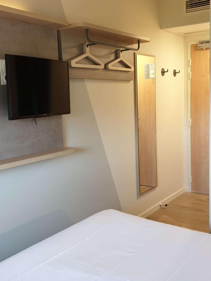 Standard Double Room Shower